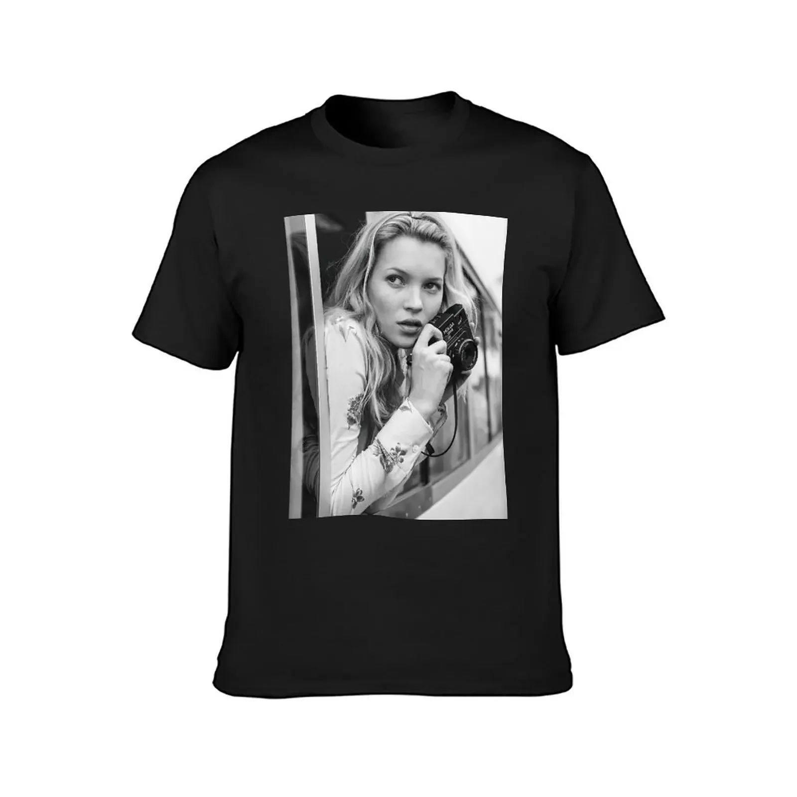 Kate Moss With a Camera, Black and White Wall Art T-Shirt summer top oversizeds cotton graphic tees t shirts for men cotton