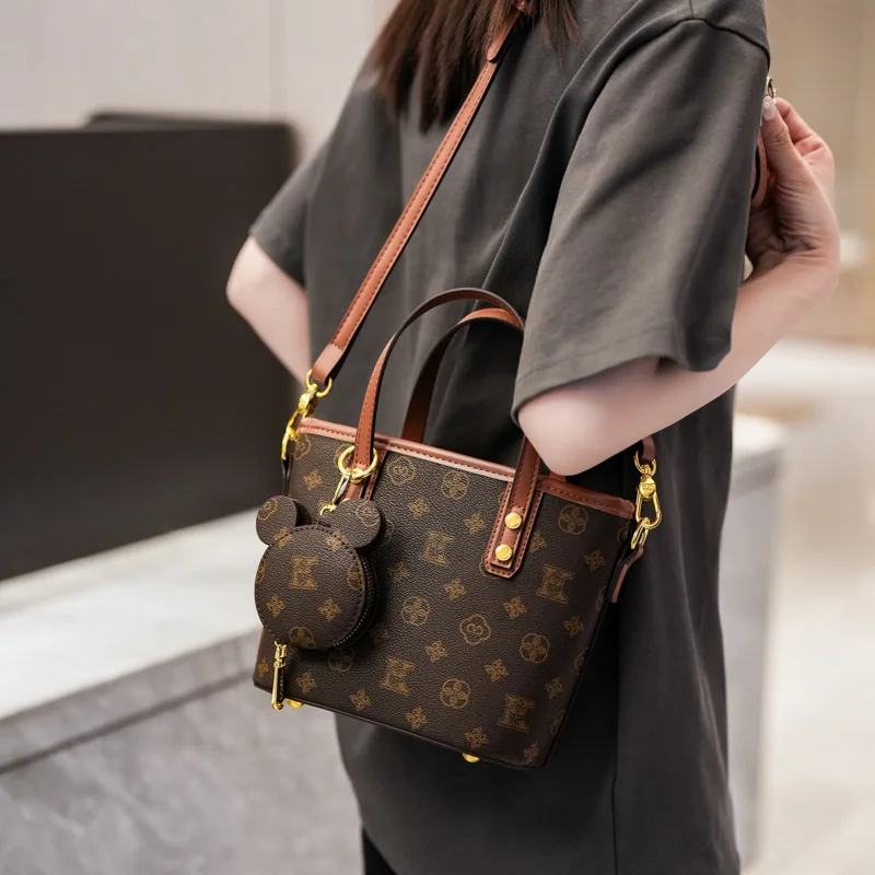 

2025 Color Block Market Tote Luxe Bucket Bag for Women Spacious Crossbody Purse Chic Day-to-Night Bag Versatile Shoulder Bag​