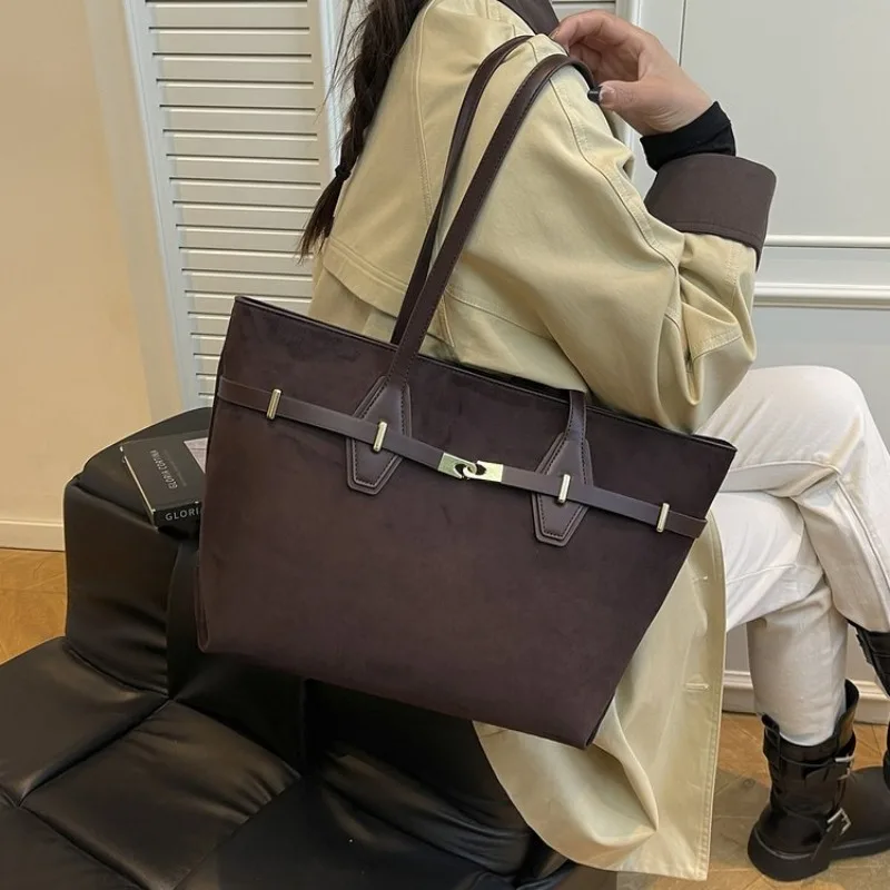 

Graceful Diaper Bag Crossbody Mom Restaurant Outing Baby Care Exquisite Stylish Glamorous Timeless Versatile Practical Organized