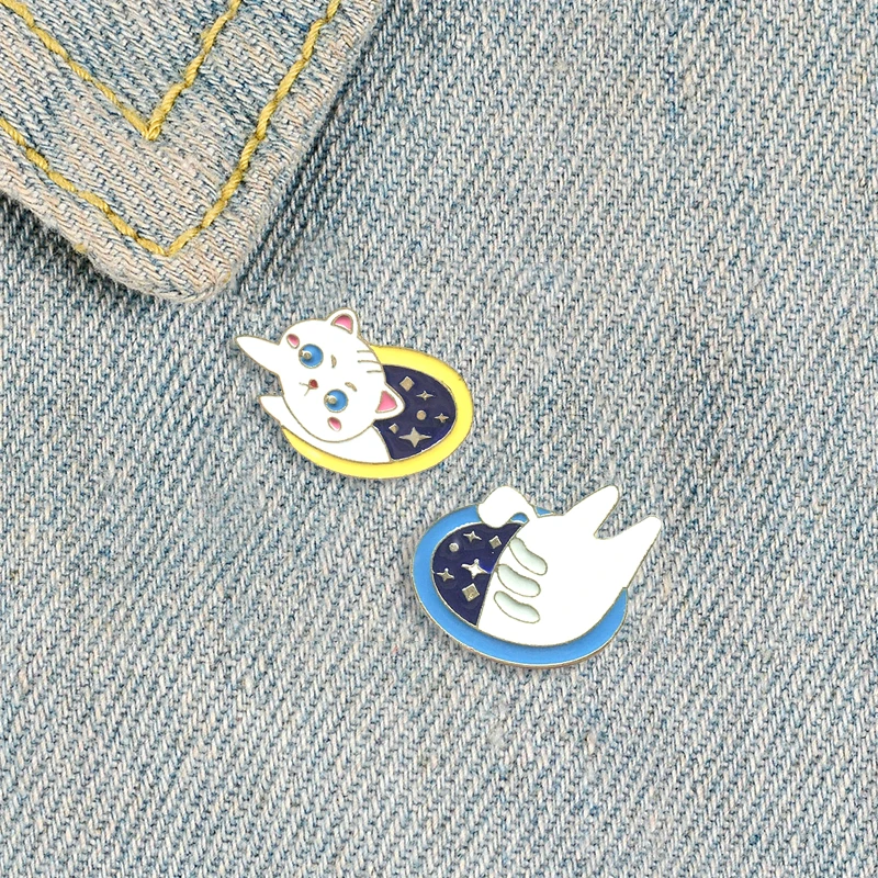 Cartoon Time Space Door Kitten Metal Enamel Brooch Creative Cat Head Tail Separate Badge Pin Cute Trendy Costume Jewelry Gift