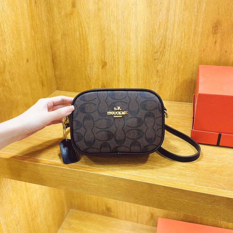 حقيبة مصممة باريس الفاخرة والحد الأدنى على الموضة الجديدة لعام 2025 - محفظة كروس كلاسيكية مع شعار حرفي فريد ومواد جلدية فاخرة