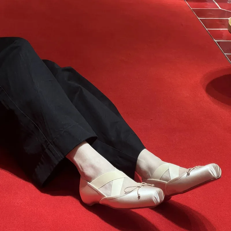 2026 أوروبا وأمريكا جديد إمرأة فاخر عبر حزام راقصة الباليه ساحة أصابع الصلبة الألوان كريستال فراشة عقدة أحذية مصممين #5