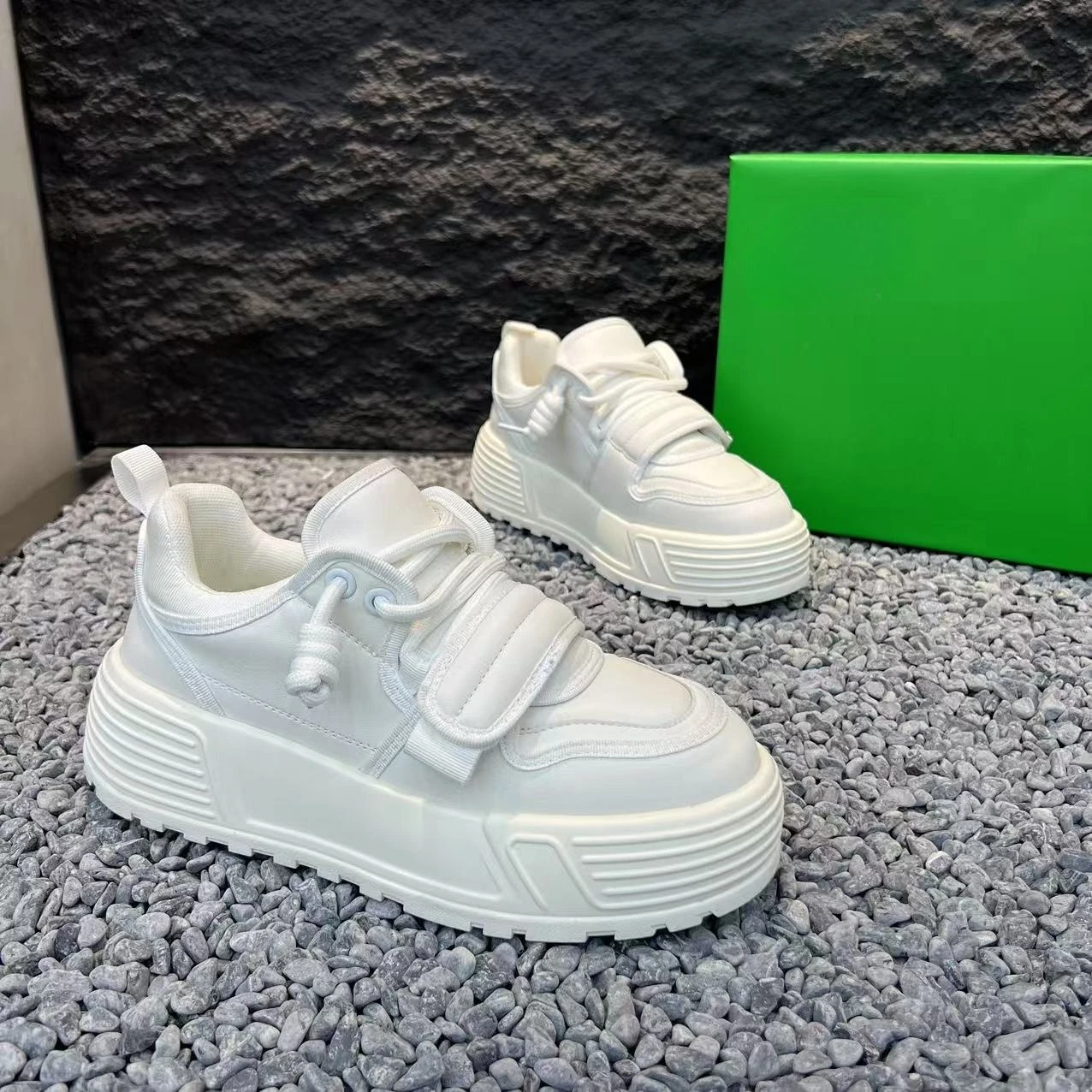 

Thick-soled heightening sports and leisure shoes New low-top comfortable and versatile Velcro trendy men's shoes