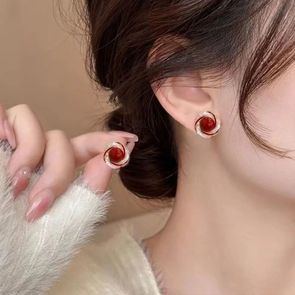 

Vintage Wine Red New Year Earring Geometric Alloy Rose Pearl Ear Studs Versatile Maillard Style Autumn Winter Earring Women