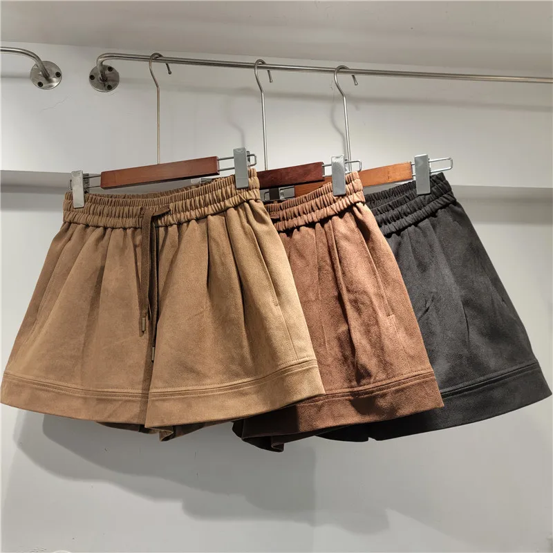 

Женские шорты из искусственной замши, новинка 2023 года, осенняя верхняя одежда, свободные повседневные ботинки с широкими штанинами и высокой талией для похудения, брюки