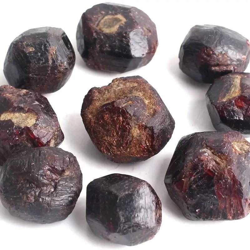 Natural Large Grain Garnet Crushed Stone Aromatherapy Crystal May Contain Irregular Cracks And Small Chips