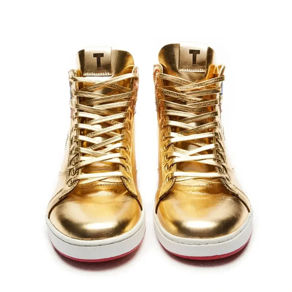 The Never Rinse High-Tops Shoes, la primera zapatilla oficial del presidente Trump, audaz, dorada y resistente como el Presidente Trump