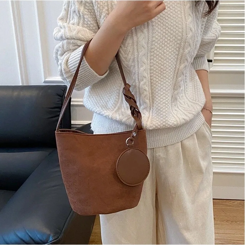 Modische Einfarbige Wildleder-Beuteltaschen mit Großer Kapazität, Schnallenverschluss-Schultertasche, Tragetasche für Damen – Detail 2