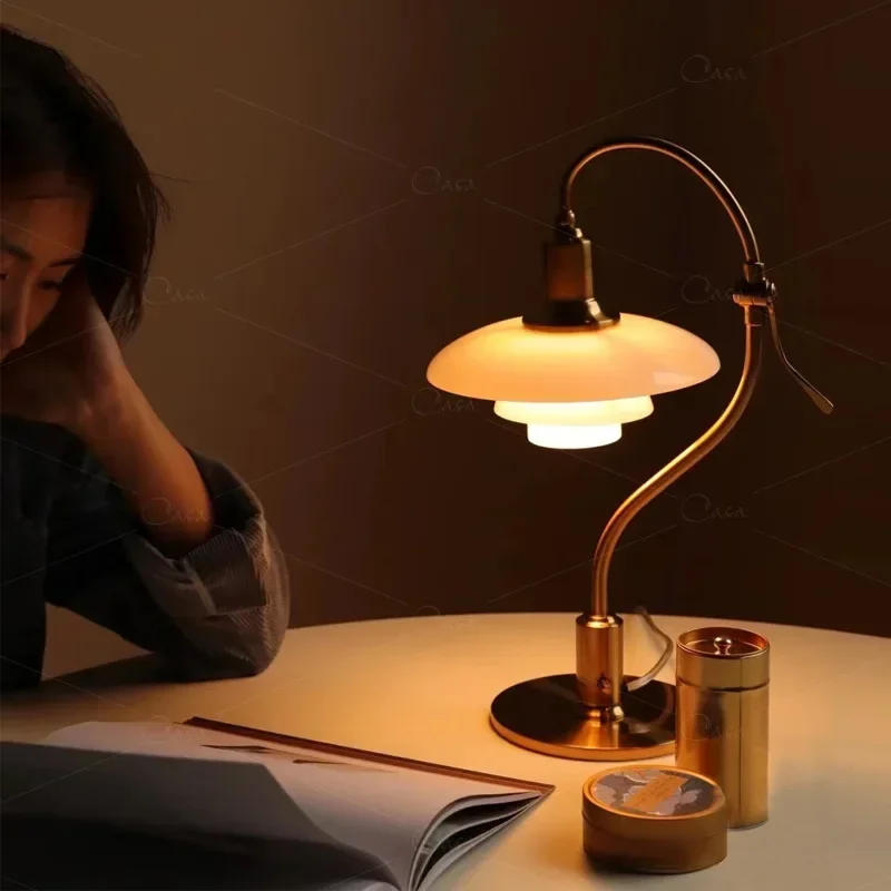 Imagem -02 - Dinamarca Glass Desk Lamp para Sala de Estar Simples Abajur Nordic Creative Designer Minimalista Bedside Lamp