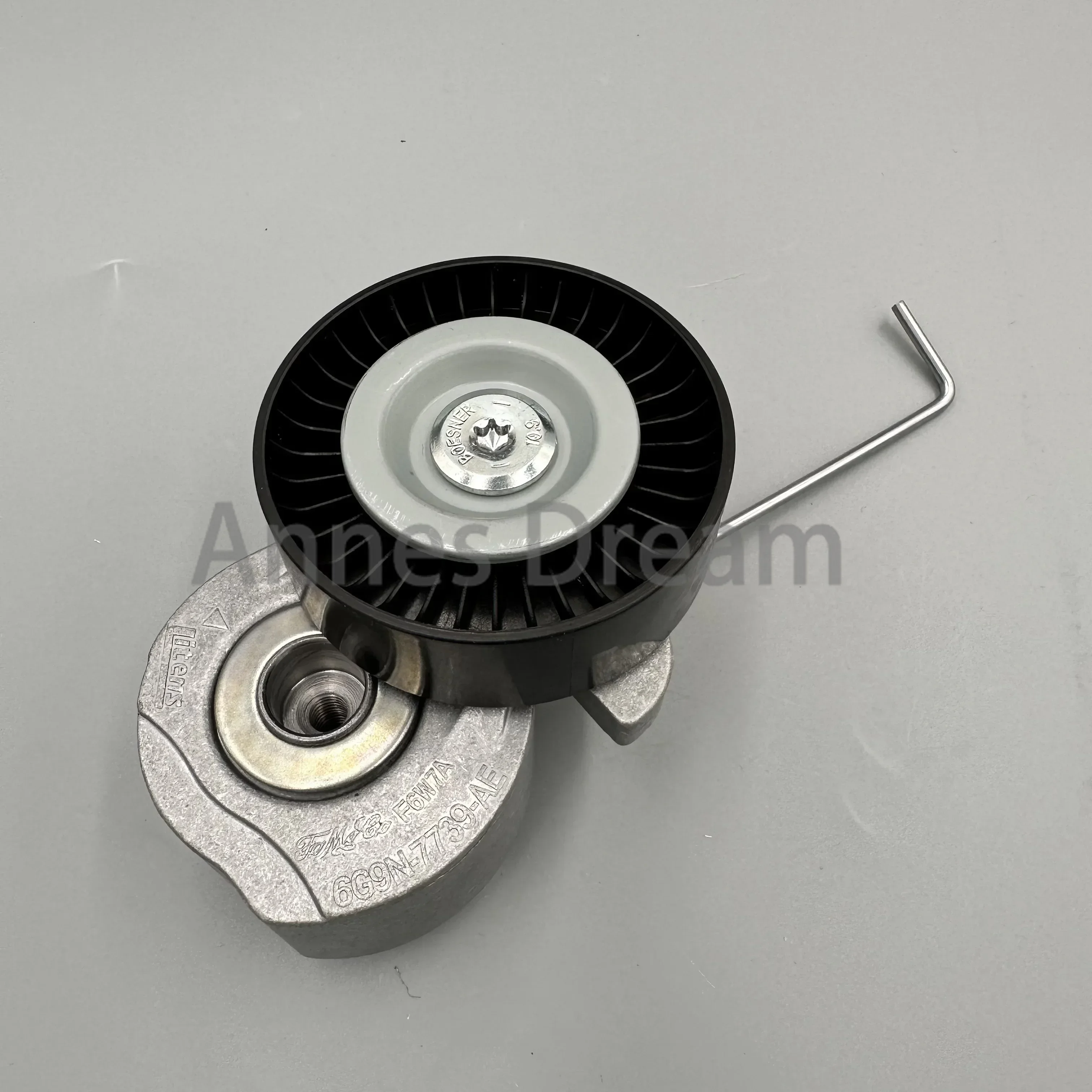 

LR004667 Tensioner for Land Rover Freelander 2 Spare Parts Belt tensioner wheel LR004667