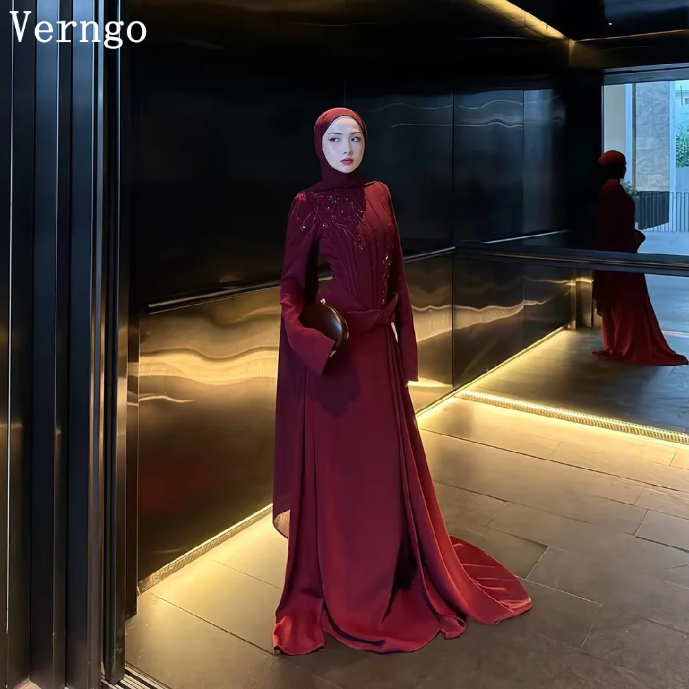 Verngo Burgunderrotes, bescheidenes muslimisches Abendkleid mit hohem Halsausschnitt, langen Ärmeln und Perlen, elegante Dubai-Partykleider für Damen, individuell gestaltet