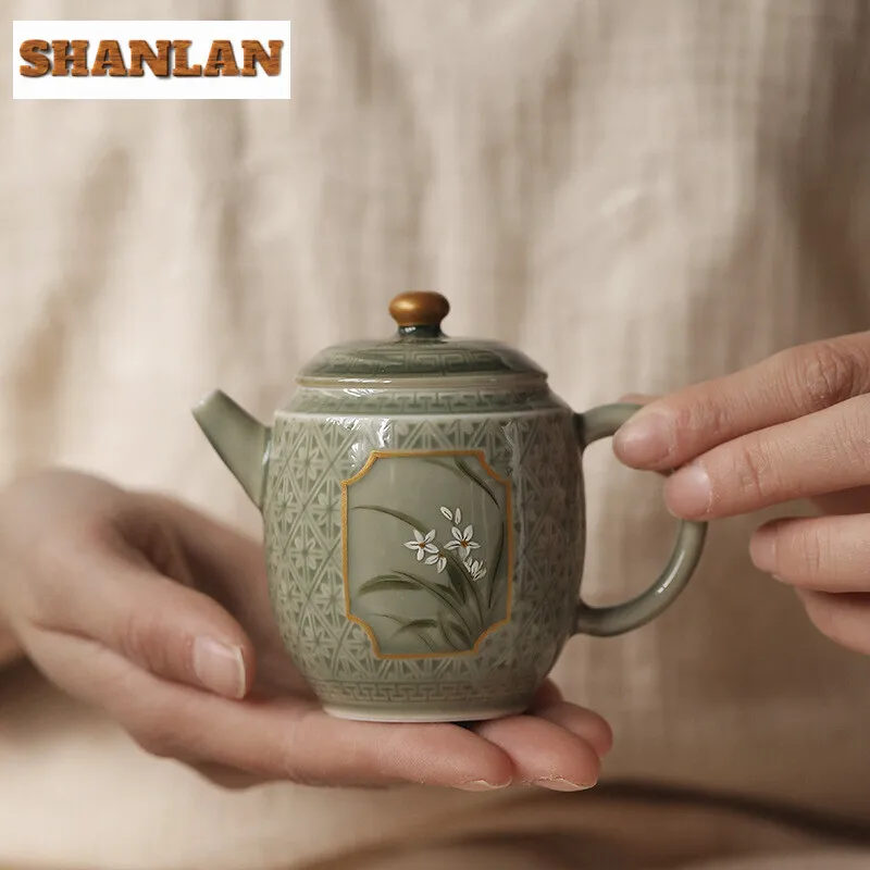 

150ml Hand-painted Narcissus Teapot Antique Yue Kiln Celadon Window Pot Tea Brewing Ball Hole Filter Kettle Tea Ceremony Crafts