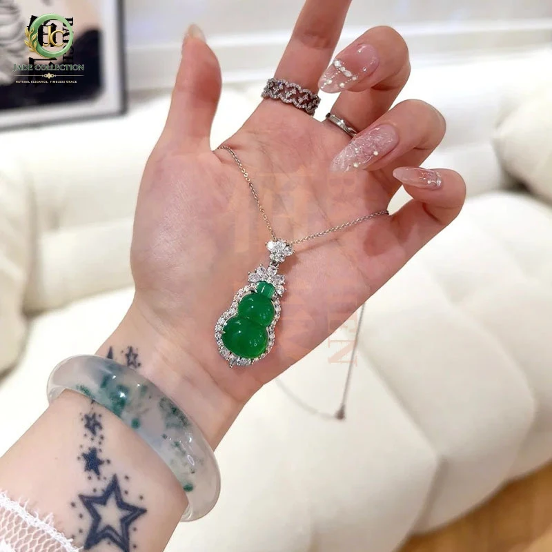 Wholesale silver-plated Chinese-style chalcedony gourd pendant, full green natural agate, fortune, prosperity, longevity, jadeit