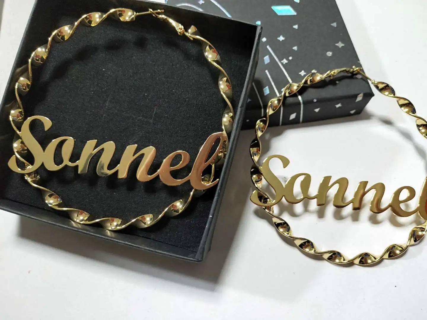 

Бамбуковые серьги-кольца Lateefah 4-9 см из нержавеющей стали. Индивидуальное имя, серьги в бамбуковом стиле на заказ. Очаровательное имя сережек.