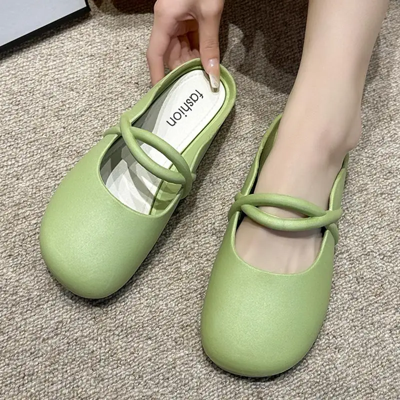 Bequeme Mary Jane Mules mit geschlossener Zehenpartie, Frühjahr 2026 Trend, Kreuzriemen, weiche dicke Sohle, Clogs, flache Gartenschuhe für Mädchen – Detail 3