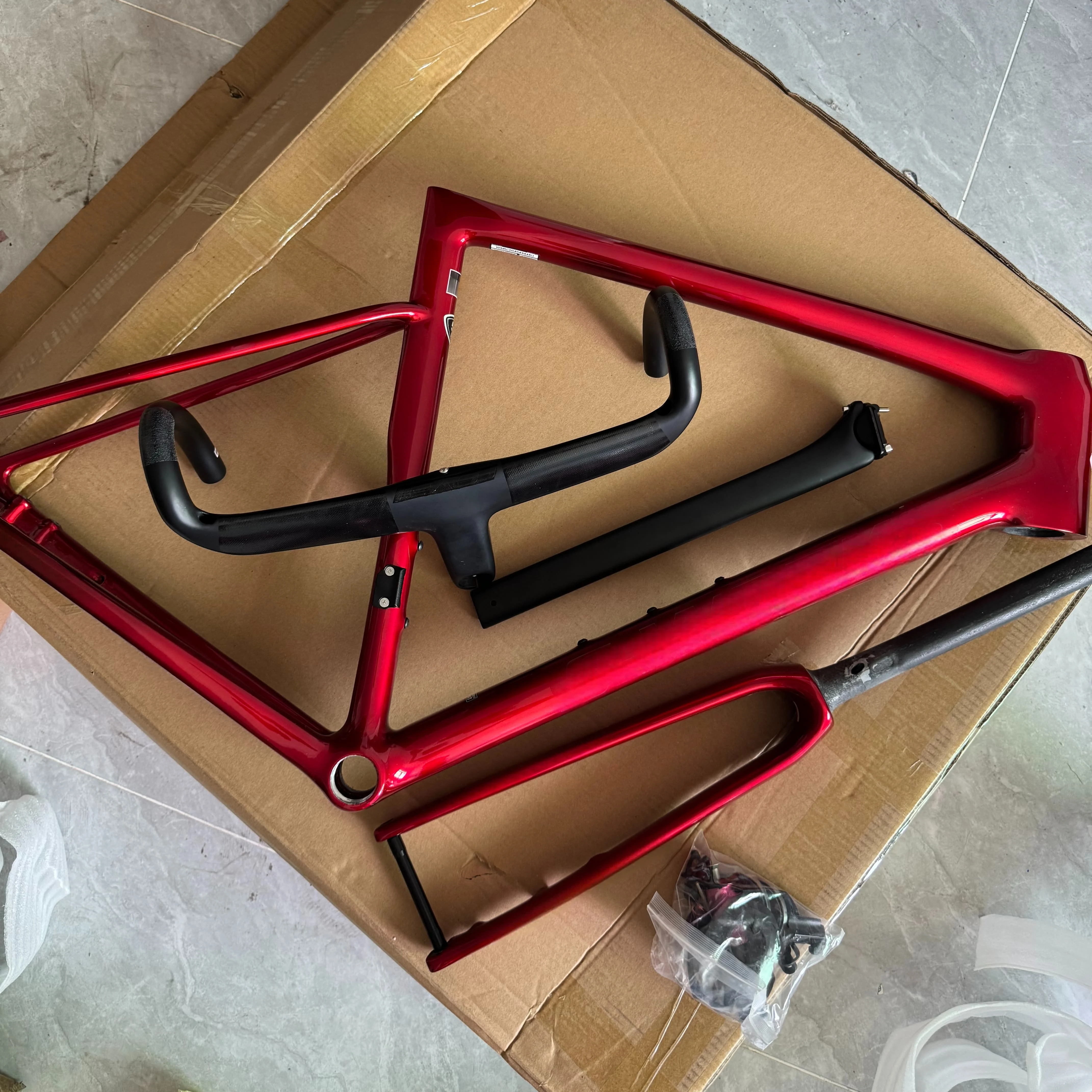 2025 New Model Sl8 Dongli T1100 Windproof Carbon Fiber Frame with Disc Brake Design, Customizable Color, Ultra-Light Frame Bicycle Frame