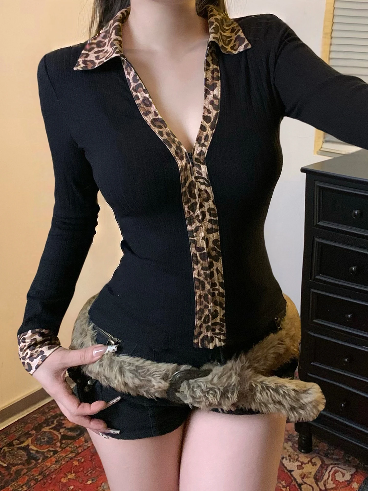 

WEEKEEP Sexy Long Sleeve Zipper Knitted T-Shirt V-Neck Leopard Print Patchwork Ribbed Street Style Universal Fit Autumn Top