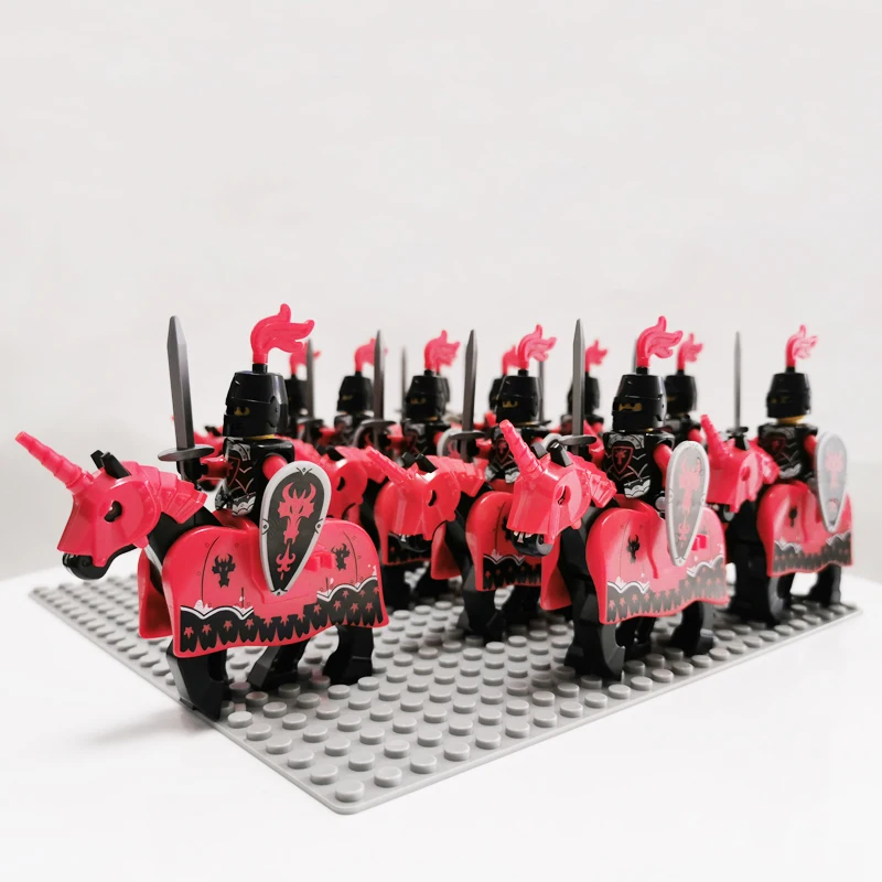 Età medievale Falcon vintage Cavaliere spaventoso Castello del leone rosso Re drago Soldato Figure con cavallo Building Block Giocattoli per bambini