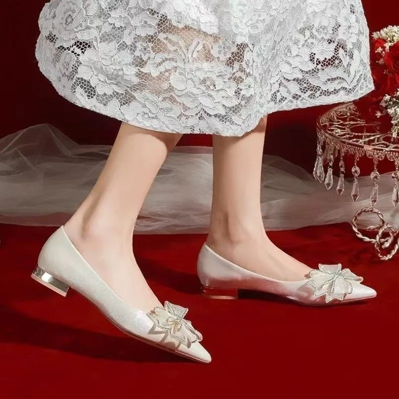Fleur perle femmes talons hauts chaussures cristal luxe sandales élégant 2025 tendance nouveau été bout pointu chaussures femme pompes Zapatos