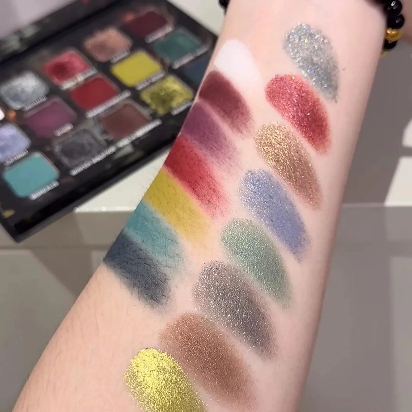 15色アイシャドウパレット ゴシックスタイル スモーキーコスメティック パープルカメレオン シマーグリッター 多機能アイシャドウパレット