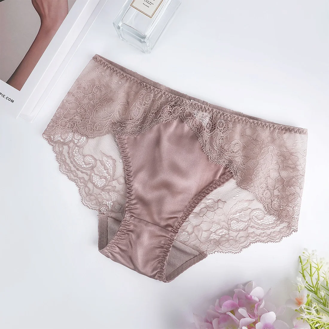 1PCS Women's 100% Mulberry Silk Seamless Panties Ladies French Style Lace Patchwork Sexy Panties Breathable Women Panties