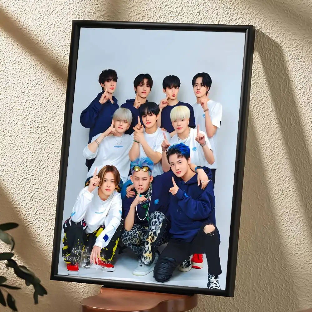 ملصق Kpop GROUP T-TREASURE عالي الدقة جدار لاصق مقاوم للماء لغرفة المعيشة المنزلية وغرفة النوم والديكور الجمالي