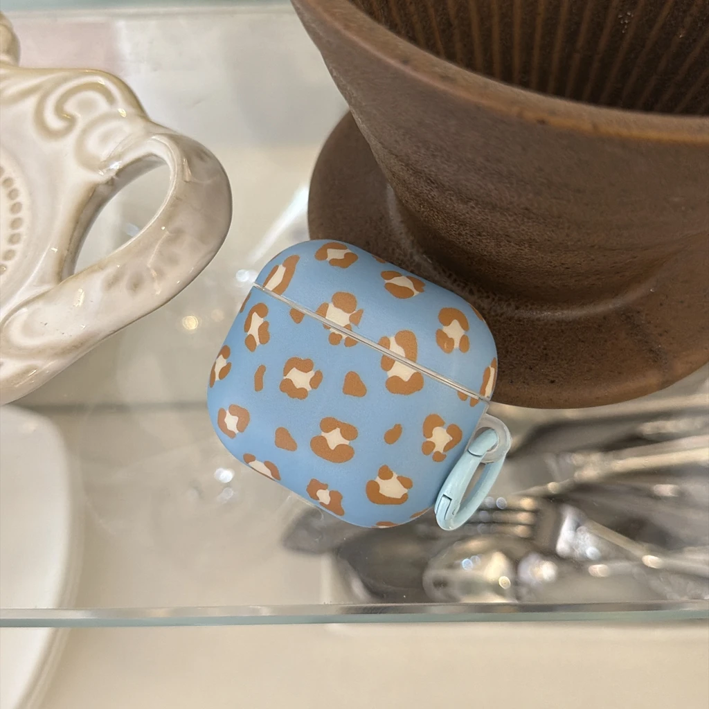 Funda Protectora para Auriculares AirPods 1 o 2 3 4 5 Pro 2 Pro 3, Estilo Retro de Moda, Estampado de Leopardo Azul Mate con Gancho, a Prueba de Golpes