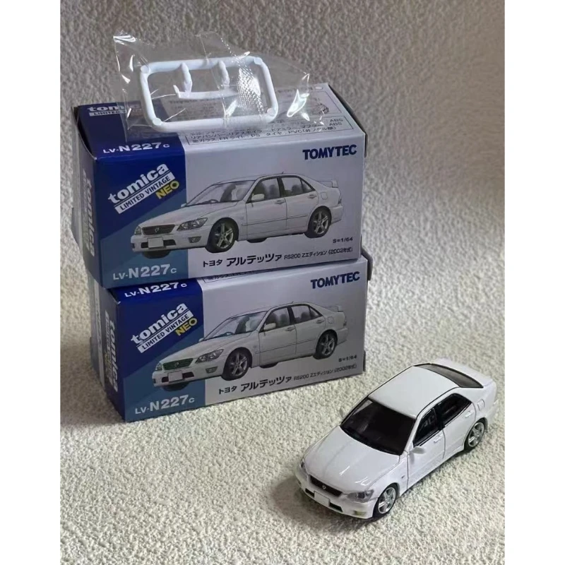 حقيقي في المخزون TAKARA TOMY TOMYTEC TLV 1/64 N227 TOYOTA ALTEZZA RS200 سبيكة موتور مركبة دييكاست نماذج مجموعة ألعاب السيارات
