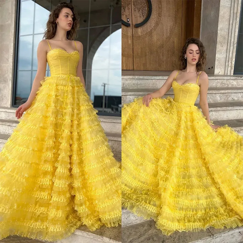 Sexy Yellow Prom Dresses with Spaghetti Straps, Vestidos de noite do corpo ósseo, Saia em camadas, Tapete Vermelho Formal, Vestido Longo para Ocasiões Especiais