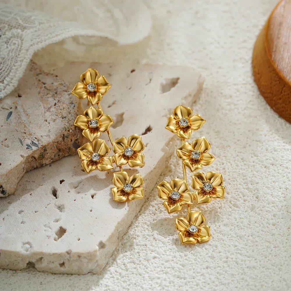 Nova moda cor de ouro metal flor brincos feminino banhado a ouro aço inoxidável zircão flor brinco verão jóias presentes