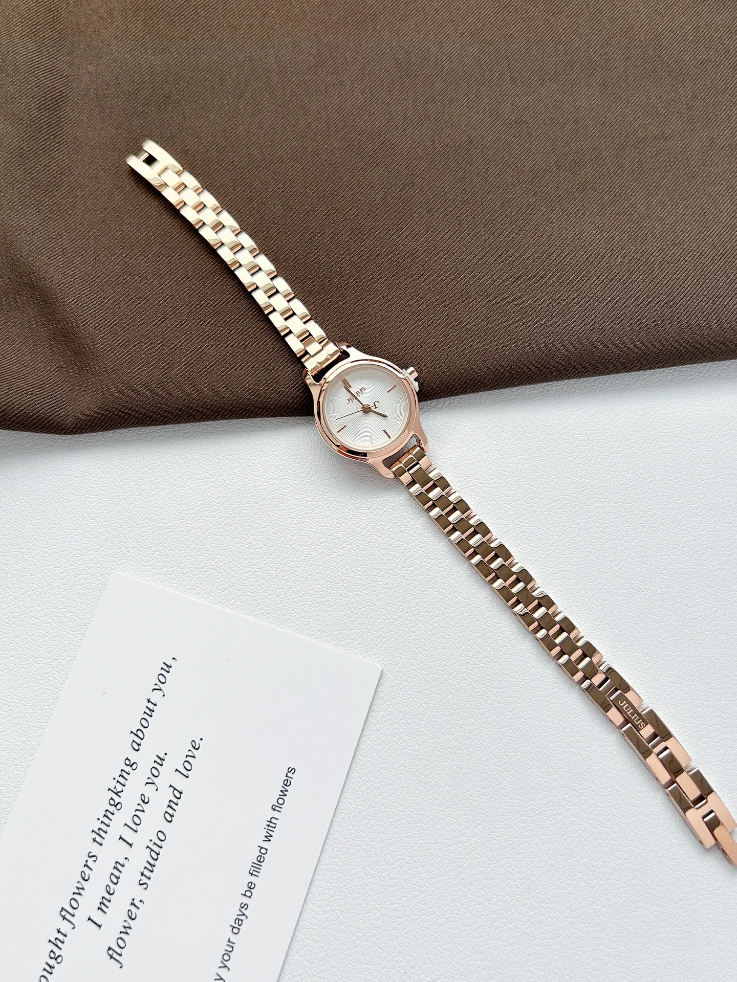 2025 nuevo reloj redondo pequeño simple y elegante para el lugar de trabajo reloj de cuarzo para mujer regalo elegante reloj para mujer