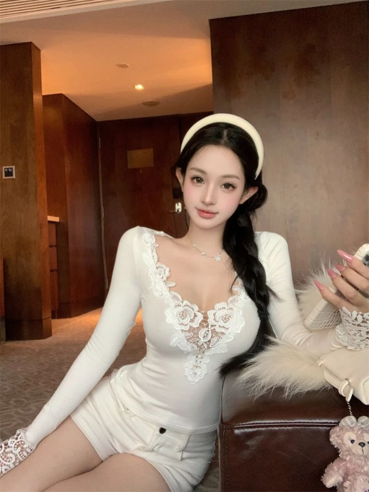 

Женская футболка с длинным рукавом, с обильной вышивкой, кружевными расклешенными рукавами, глубоким V-образным вырезом, милый и сексуальный топ, осенне-зимний базовый слой, нижнее белье