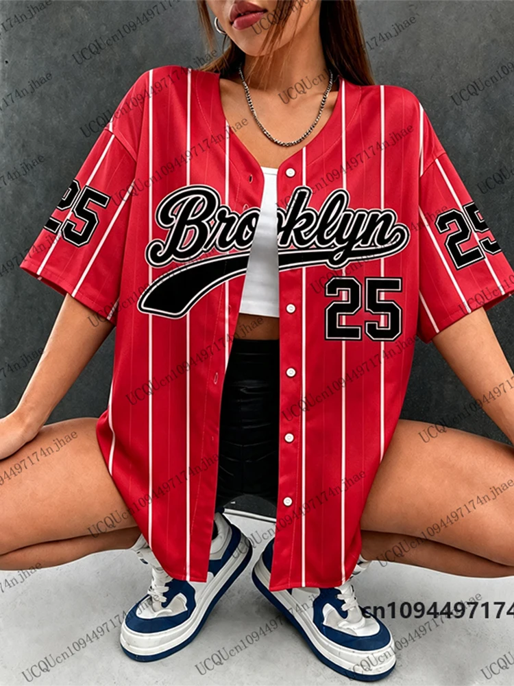 Sommer Neuheit: Schwarzes Brooklyn No.25 Streifen-Print Streetwear Baseball-Shirt für Damen und Herren, Hip-Hop-Bluse mit Kurzen Ärmeln und Knopfleiste – Detail 7