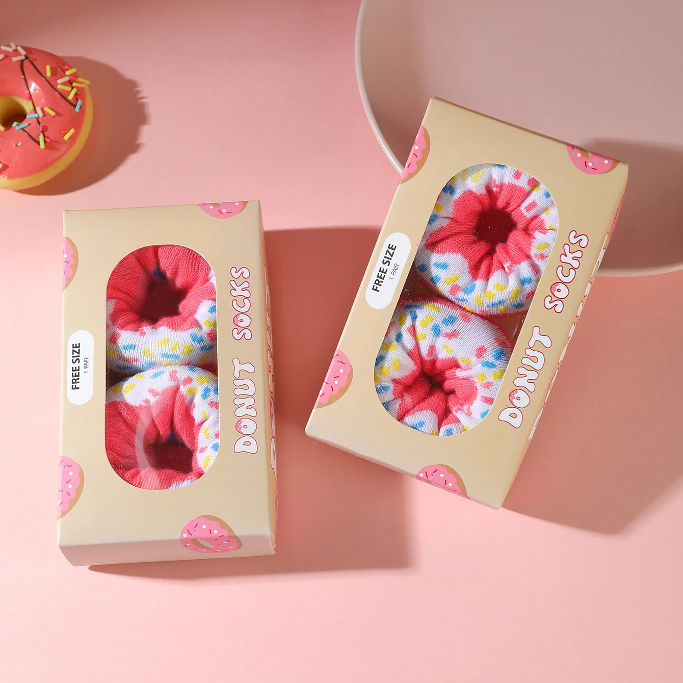 1 Paar mittelhohe Socken für Männer und Frauen, neuartige und lustige bunte rosa Donut-Geschenkbox-Socken, europäische und amerikanische Mode, trendiger Stil, bequem und atmungsaktiv, Party-Casual-Neuheitsgeschenk, Valentinstag, Weihnachten, Weihnachtsmann, Herbst- und Winterstil, All-Stil, süße und lustige Socken