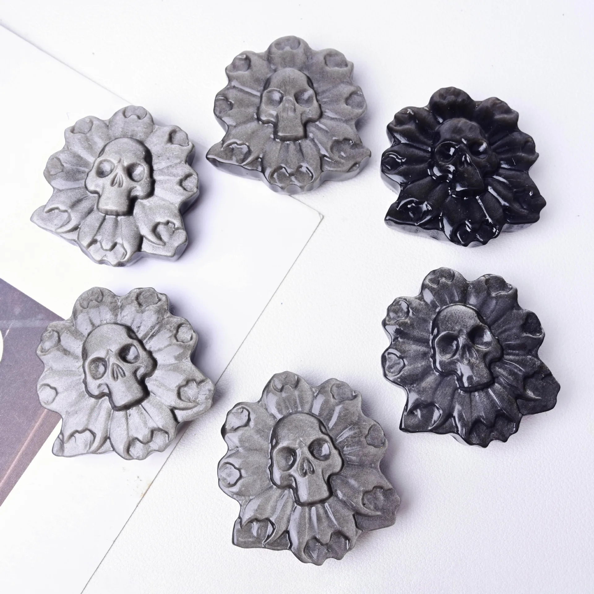 

Natural stone silver obsidian skull flower, exquisite detail carving, Halloween atmosphere, Halloween gift stone crafts