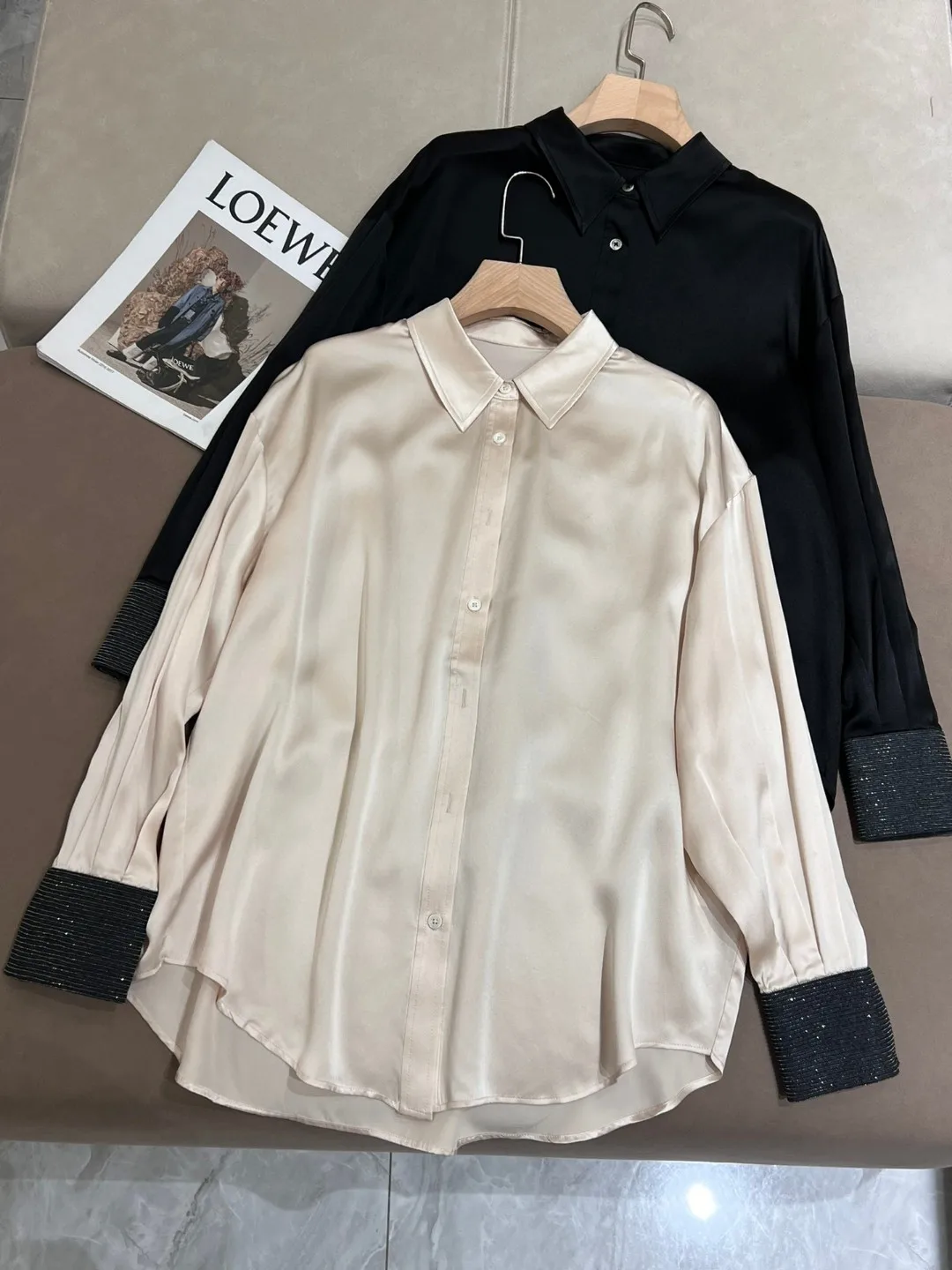 

Long sleeve silk shirt with exquisite decorated cuffs