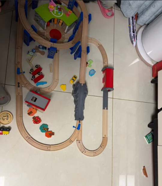 รางรถไฟไม้ชุดเด็กรถไฟไม้ปริศนาสล็อต Transit ไม้ Rail Transit ไม้รถไฟรถไฟไฟฟ้าของเล่นรถไฟสําหรับเด็ก