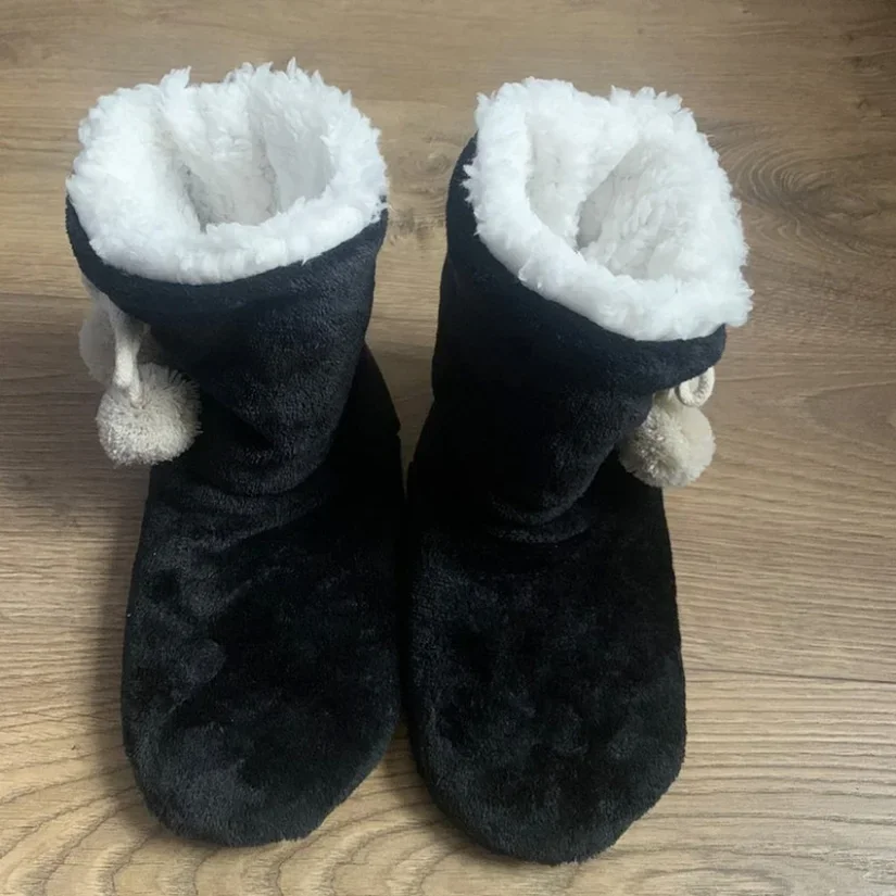 Dames Thuis Slipper Laarzen Winter Warm Fuzzy Indoor Bont Bal Contton Pluche Antislip Grip Pluizige Vrouwelijke Vloer Schoenen Platte Dames