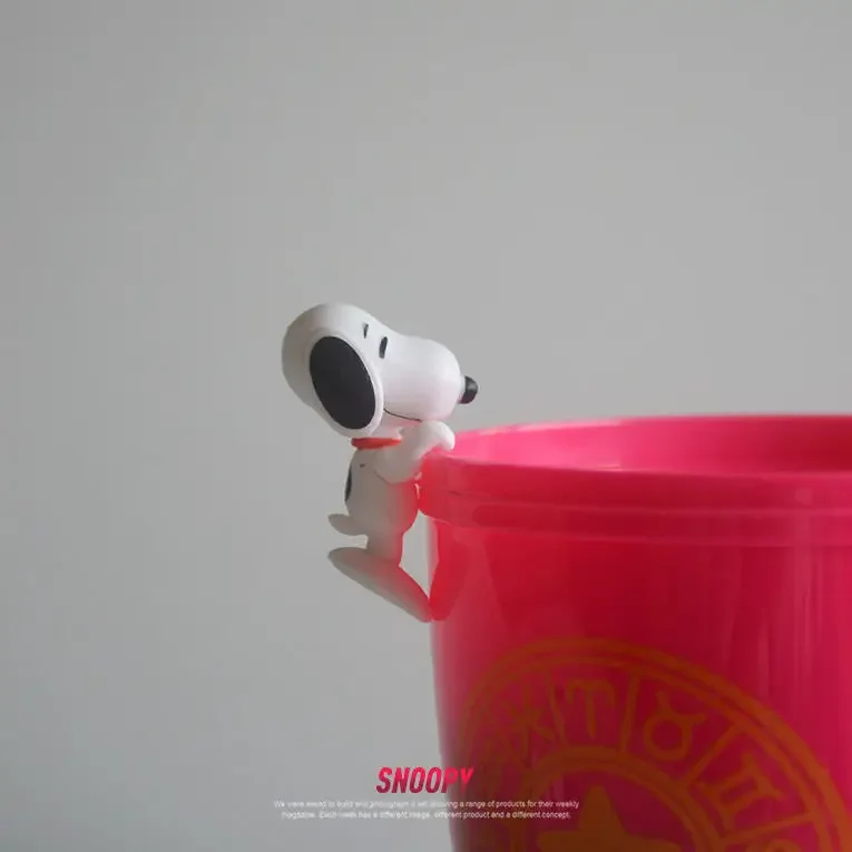 Snoopy Cup Edge Hanging Ornaments Doll Cartoon PVC Doll Micro Landscape Kawaii Cup Hanging Hand Model Office Decoration Toy Gift