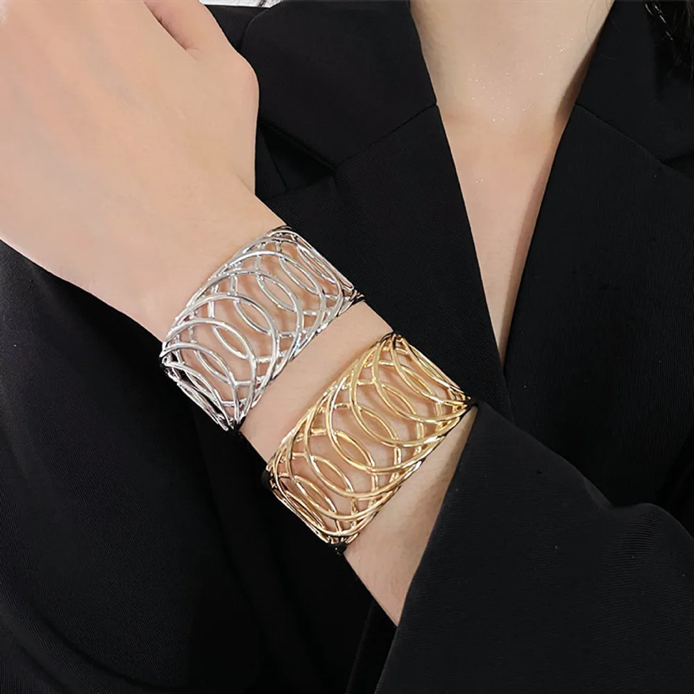 vintage-exagerado-metal-largo-manguito-pulseiras-para-mulheres-moda-liga-oco-multiplo-geometrico-redondo-pulseira-punk-joias