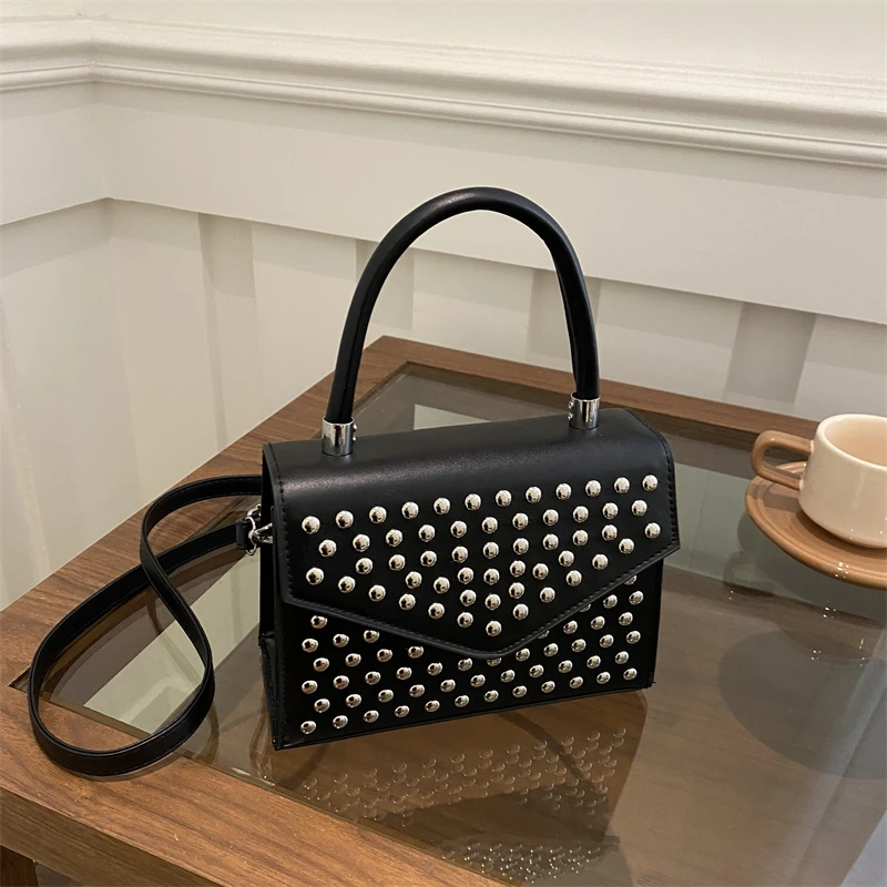 Designer Nieten Umhängetasche mit kurzem Griff Handtasche Mode Mini kleine Handytasche Geldbörse solide Pu-Leder Damen Umhängetaschen – Detail 3