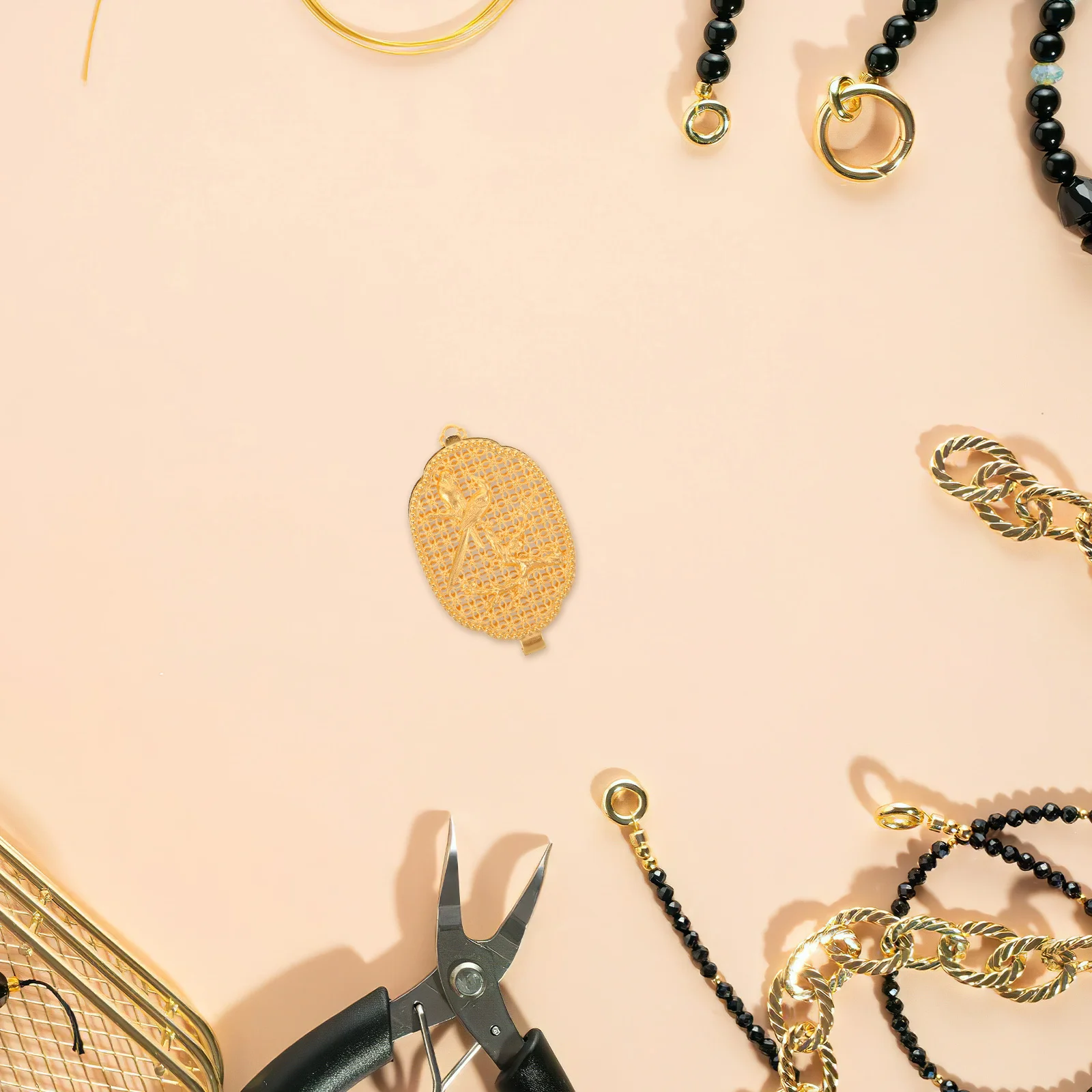 

Durable Copper Aromatherapy Diffuser Pendant for Women Hollow-Out Perfume Locket Trendy Essential Oil Necklace Festival Wear