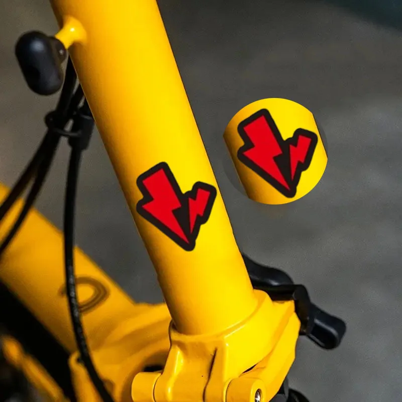 

2Pcs/set 2D Flat Lightning Stickers Waterproof UV-Resistant Vinyl Decals for Motorcycle Bicycle Car EV Helmet