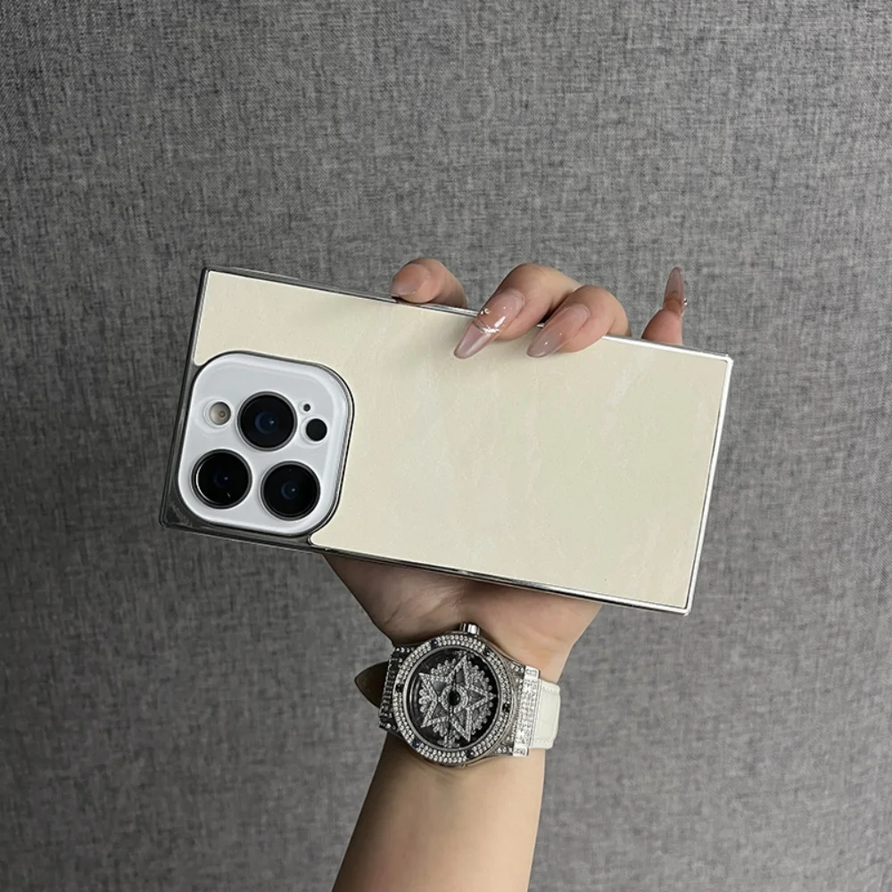 iPhone 16/15/14/13 Pro Max/16Pro用 オーロラ雪山柄ケース 高級感 シャイニーメッキ カメラレンズガラス保護 耐衝撃カバー