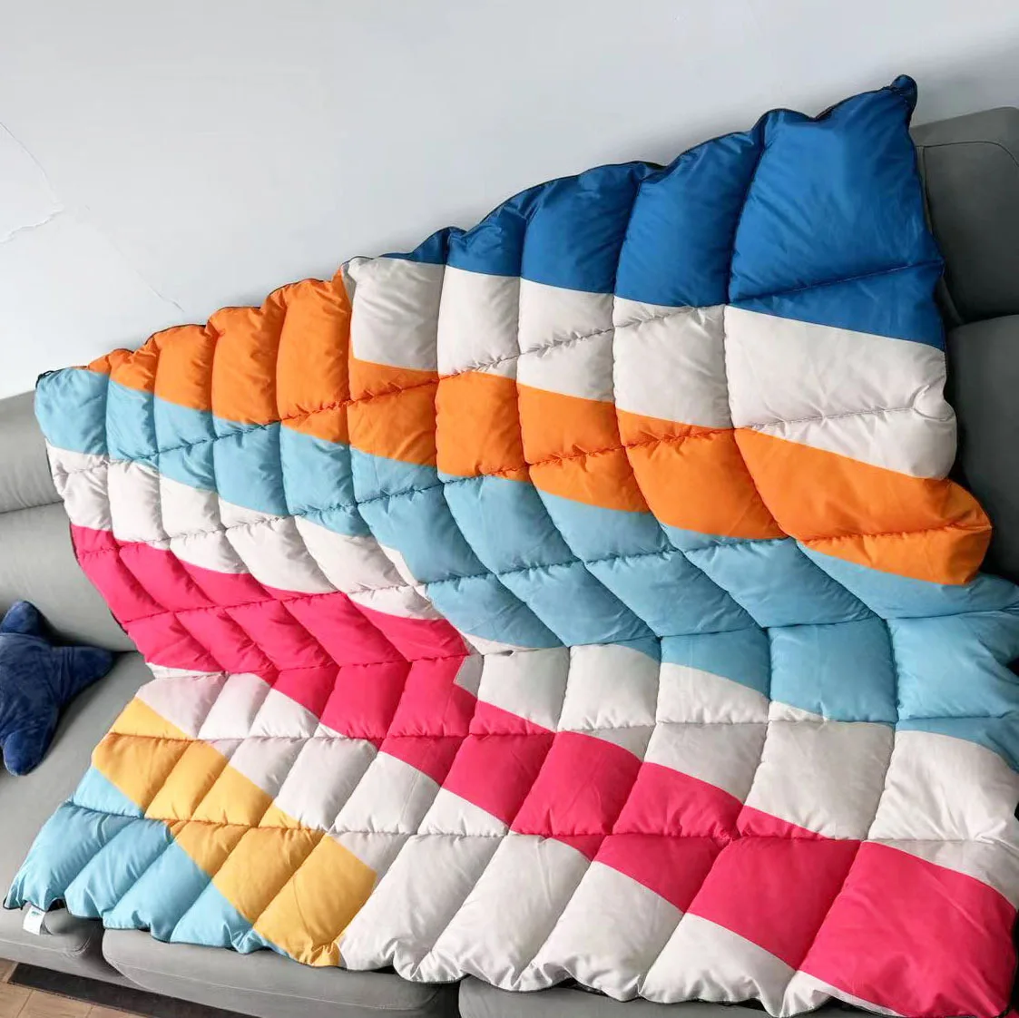 Lightweight Quilted Outdoor Blanket - Water-Resistant, Compact & Multipurpose for Beach, Camping & Picnic