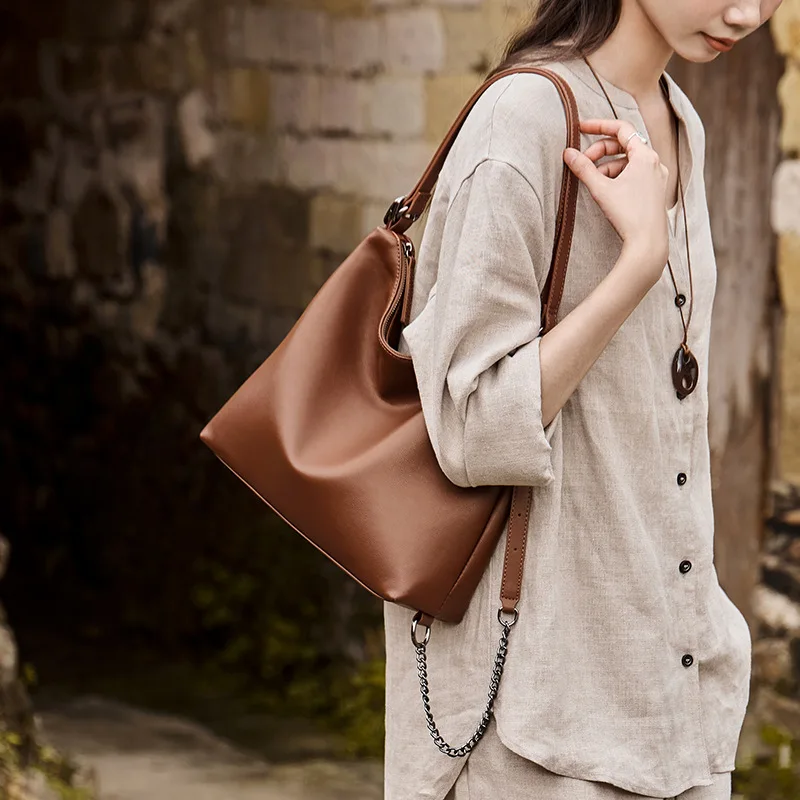 

Genuine Leather Women's Backpack Large Capacity New Commuter Backpack Soft Two-ply Cowhide Shoulder Bag Versatile Women Bag