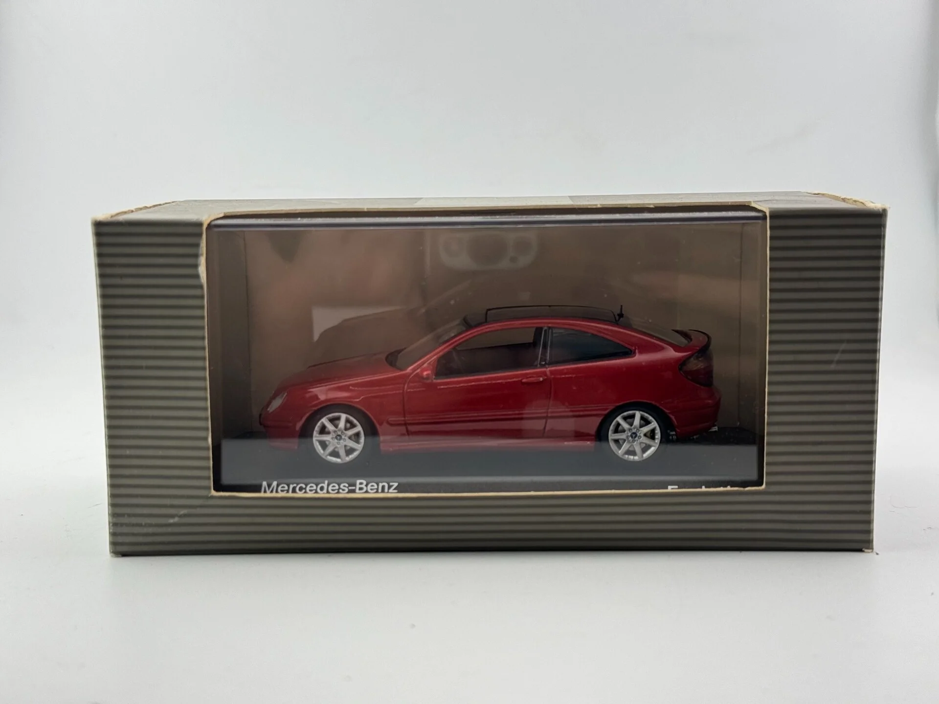 

Flaws Diecast BENZ 1/43 Scale Alloy Car Model