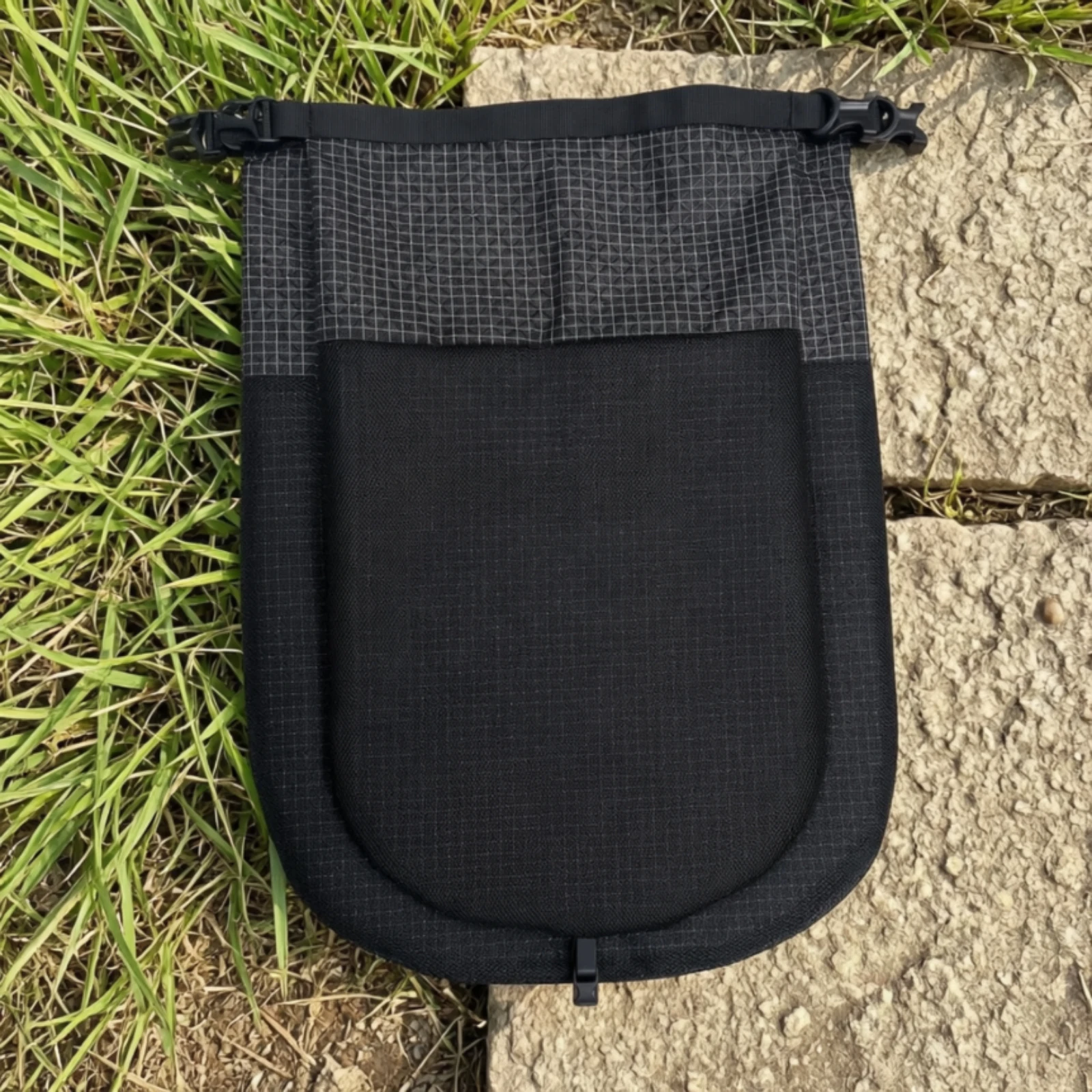 Backpack-Mounted Shoe Bag Breathable Backpack External Storage Pouch Hiking Storage Pouch with Buckle Packable