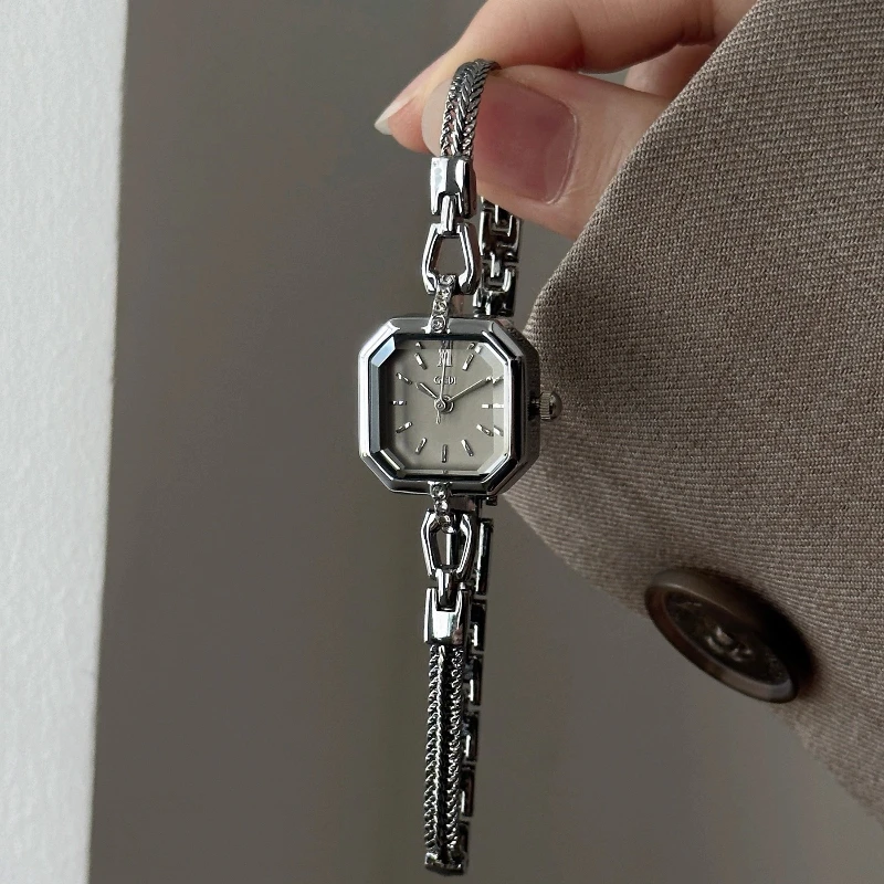 

Silver-Gray Square-Shaped Exquisite Petite Women's Watch 2025 New Fashion Luxury Stainless Steel Bracelet Watch for Women
