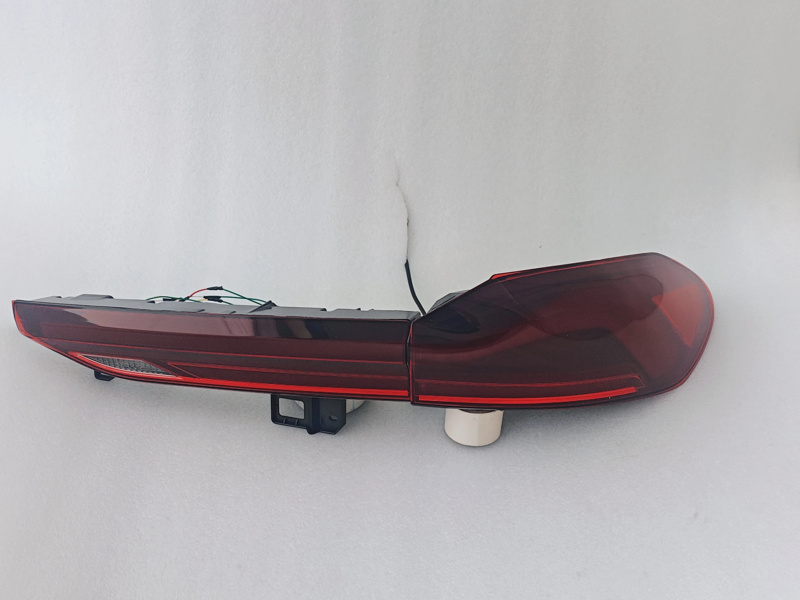 منتجات جديدة بالجملة نظام الإضاءة الخارجية للسيارات المصابيح الخلفية السوداء لـ X6 G06